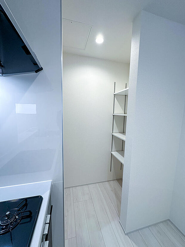 キッチン横パントリー