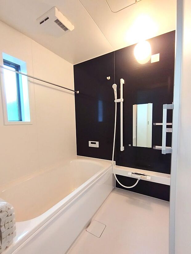 アクセントパネル採用のユニットバス(同仕様イメージ写真)