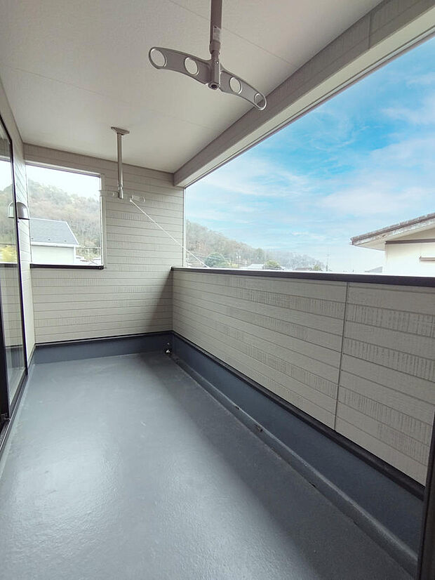 インナーバルコニー仕様で天気の悪い日でも洗濯物が干せます(同仕様イメージ写真)