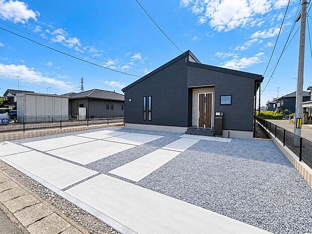 3号棟は駐車スペースを備えた住まい。車利用の多いご家庭にも使いやすい区画です。
