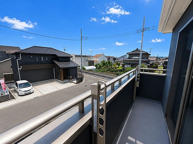 住戸からの眺望写真。開放感があり日当たり良好です。
