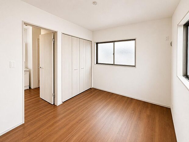 明るい洋室は個室や趣味部屋としても便利。家族構成に合わせて使えます。