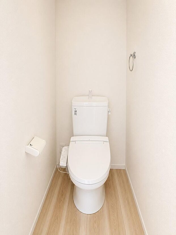 温水洗浄便座付きトイレを採用。毎日使う場所だからこそ快適性に配慮されています。