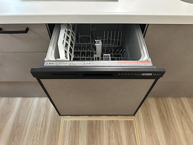 ビルトイン食洗機。毎日の家事を少し楽に。ビルトインなので、見た目もすっきり保てます。