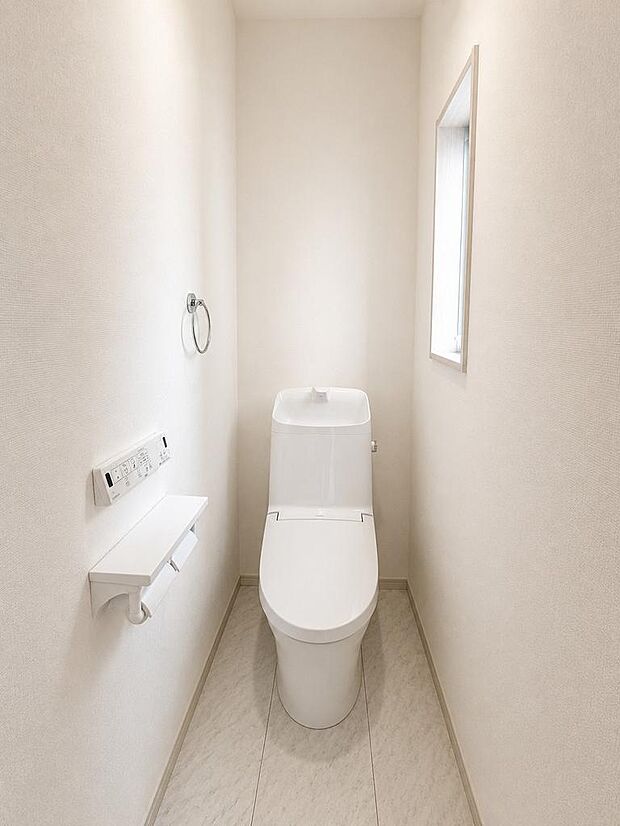 温水洗浄便座付きトイレを採用。毎日使う場所だからこそ快適性に配慮されています。