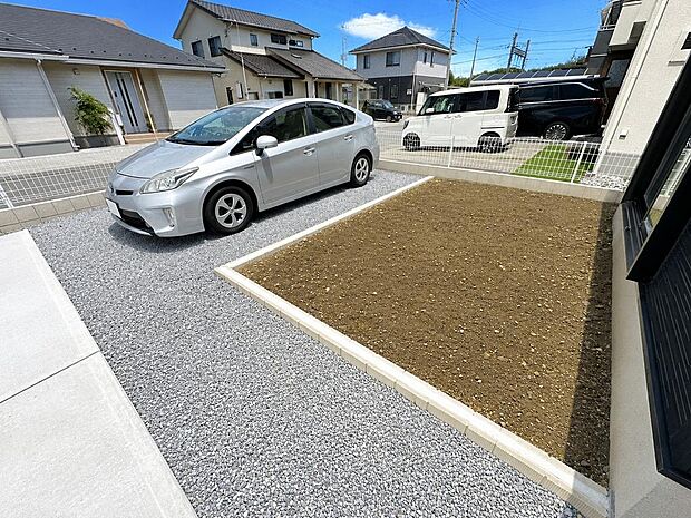 屋外スペースを暮らしに取り入れやすい庭付き住宅。趣味や家事にも使いやすい区画です。