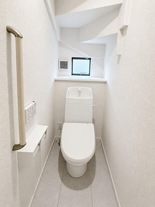 温水洗浄便座付きトイレを採用。毎日使う場所だからこそ、快適性に配慮されています。