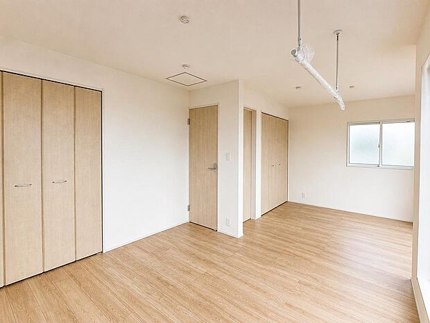 6号棟　明るい洋室は個室や趣味部屋としても便利。家族構成に合わせて使えます。