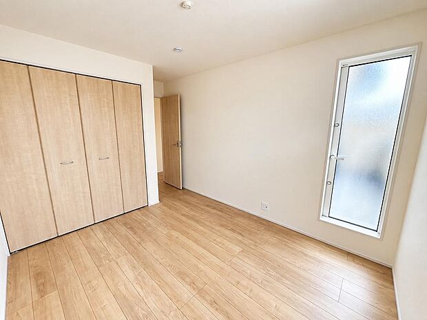 明るい洋室は個室や趣味部屋としても便利。家族構成に合わせて使えます。