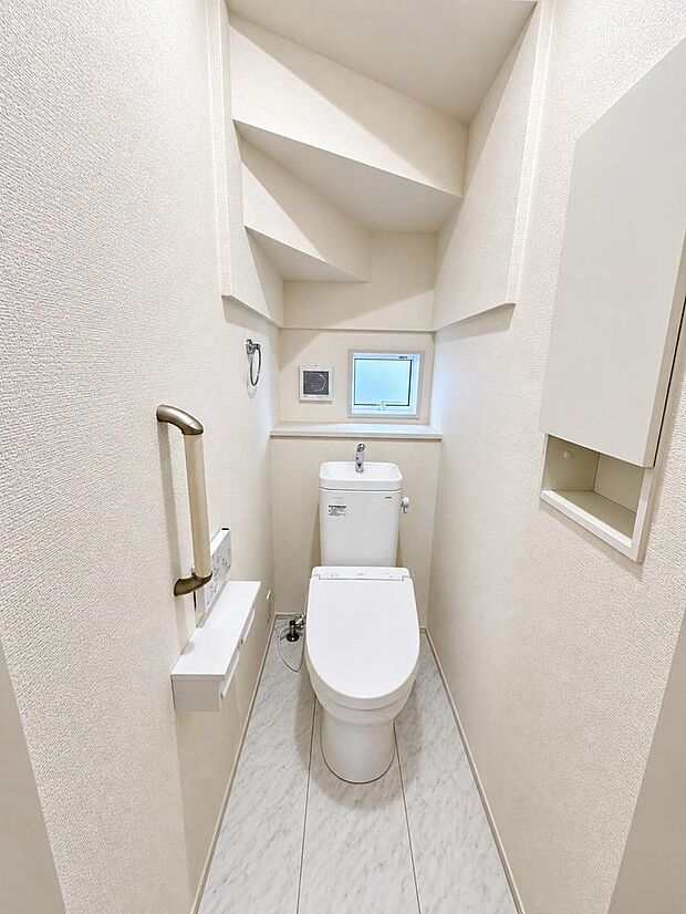 清潔に保ちやすいトイレ空間。毎日の使いやすさに配慮されています。