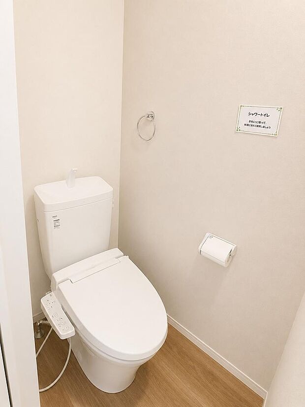 1号棟 すっきり使えるトイレスペース。日々の使いやすさに配慮された設備です。