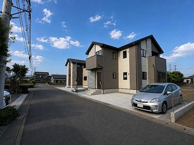 2号棟　前面道路から駐車スペースへ出入りしやすい区画。車利用の多いご家庭にも便利です。