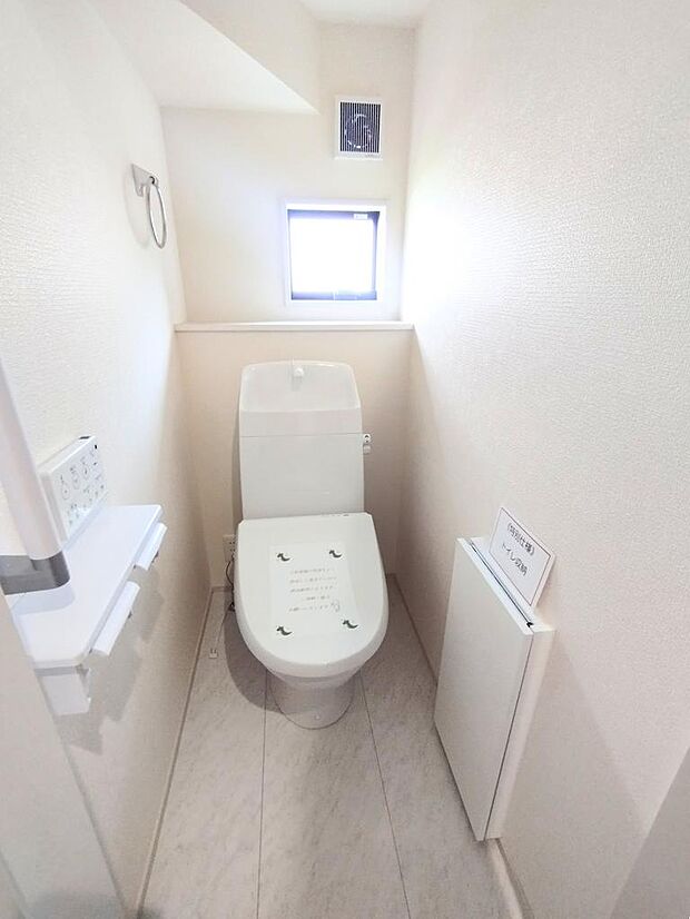 清潔に保ちやすいトイレ空間。毎日の使いやすさに配慮されています。