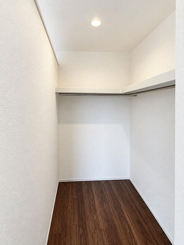 奥行きのあるWICを配置。居室をすっきり使いやすく保てます。