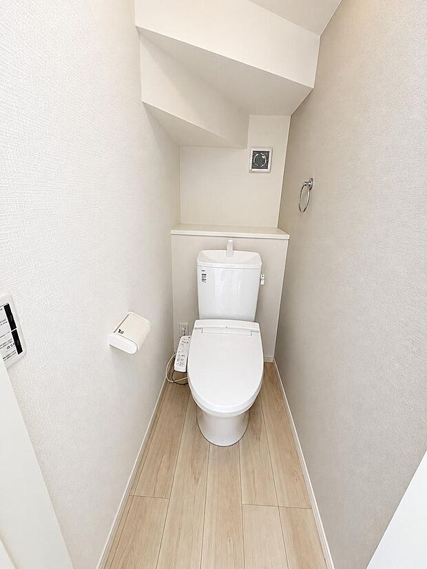 2号棟 すっきり使えるトイレスペース。日々の暮らしに欠かせない設備です。