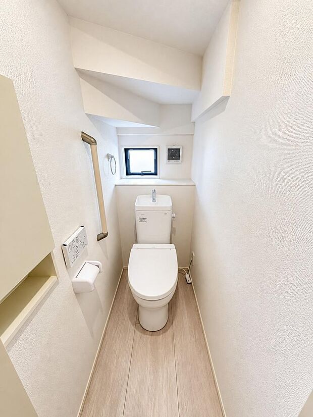 清潔に保ちやすいトイレ空間。毎日の使いやすさに配慮されています。