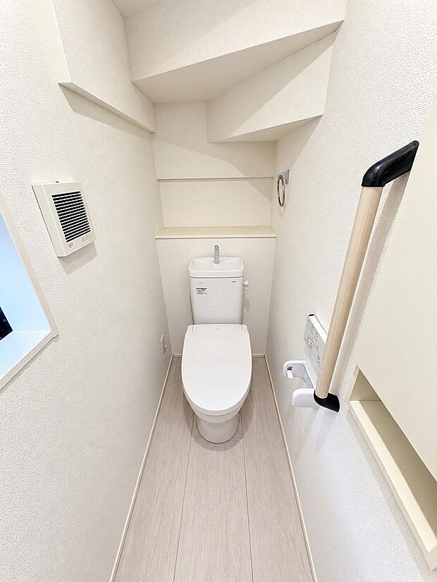 すっきり使えるトイレスペース。日々の暮らしに欠かせない設備です。