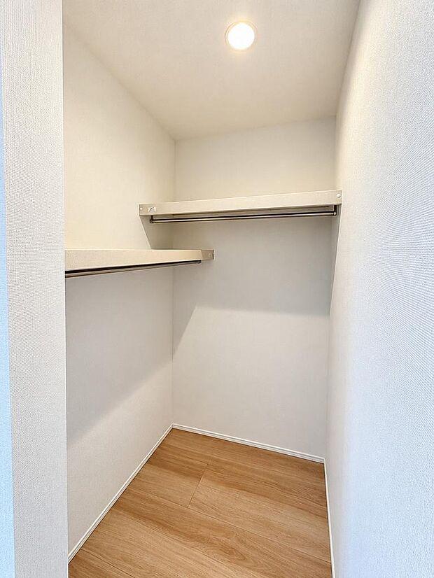 奥行きのあるWICを配置。居室をすっきり使いやすく保てます。