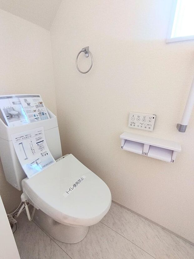 清潔に保ちやすいトイレ空間。毎日の使いやすさに配慮されています。