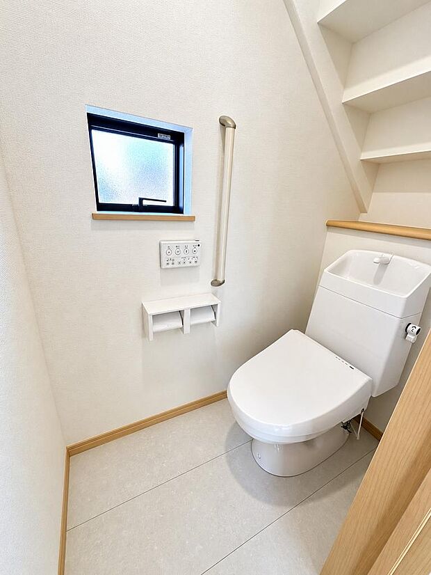 清潔に保ちやすいトイレ空間。毎日の使いやすさに配慮されています。