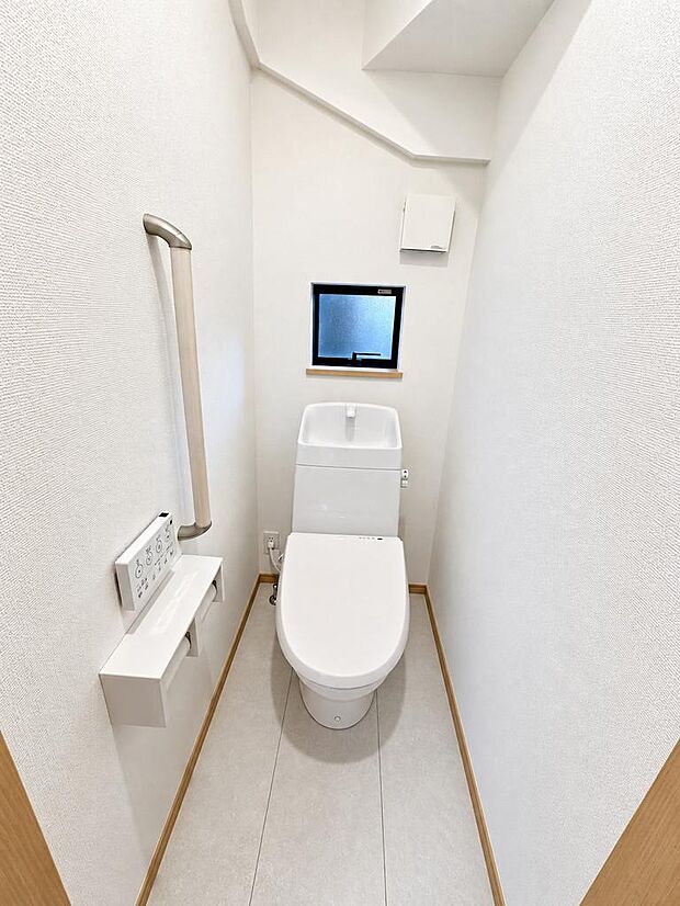 すっきり使えるトイレスペース。日々の暮らしに欠かせない設備です。