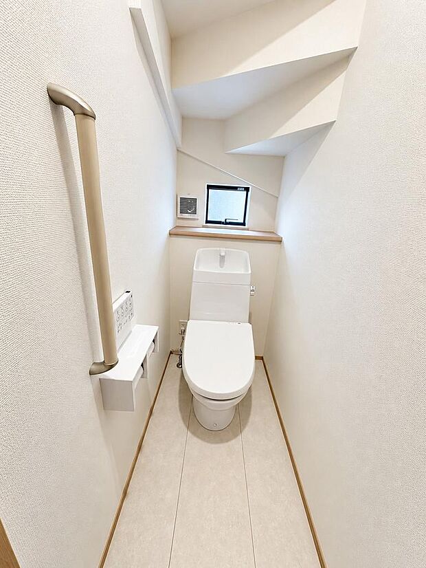 清潔に保ちやすいトイレ空間。毎日の使いやすさに配慮されています。