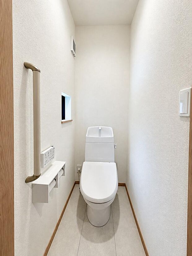 すっきり使えるトイレスペース。日々の暮らしに欠かせない設備です。