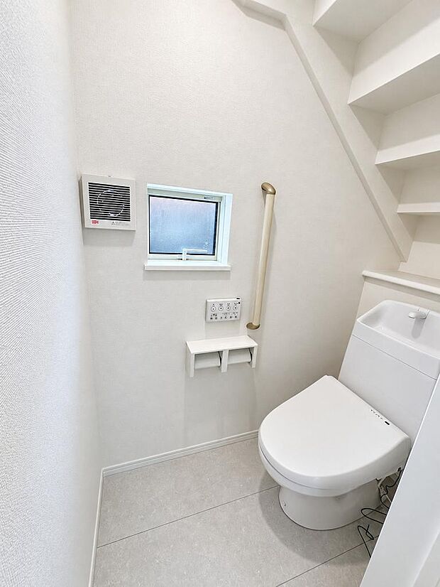 清潔に保ちやすいトイレ空間。毎日の使いやすさに配慮されています。