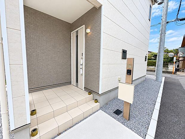 住まいの入口となる玄関。毎日の出入りもスムーズです。