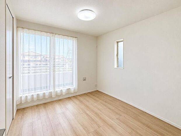 明るい洋室は個室や趣味部屋としても便利。暮らしに合わせて使えます。