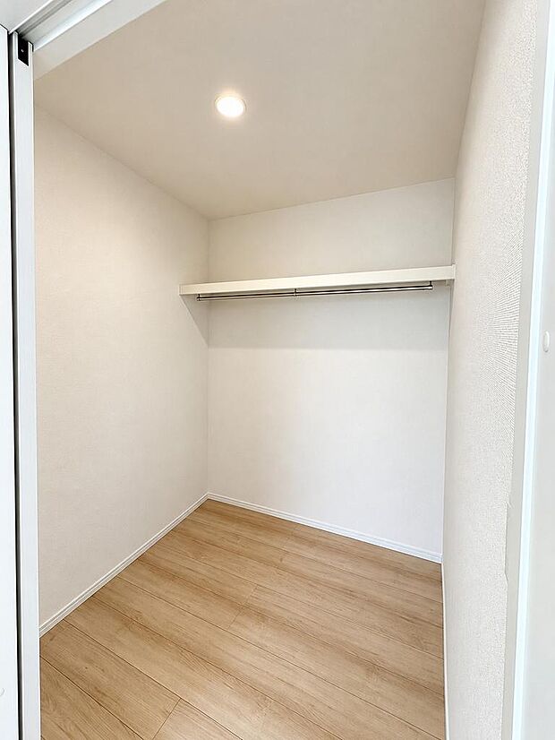 奥行きのあるWICを配置。居室をすっきり使いやすく保てます。