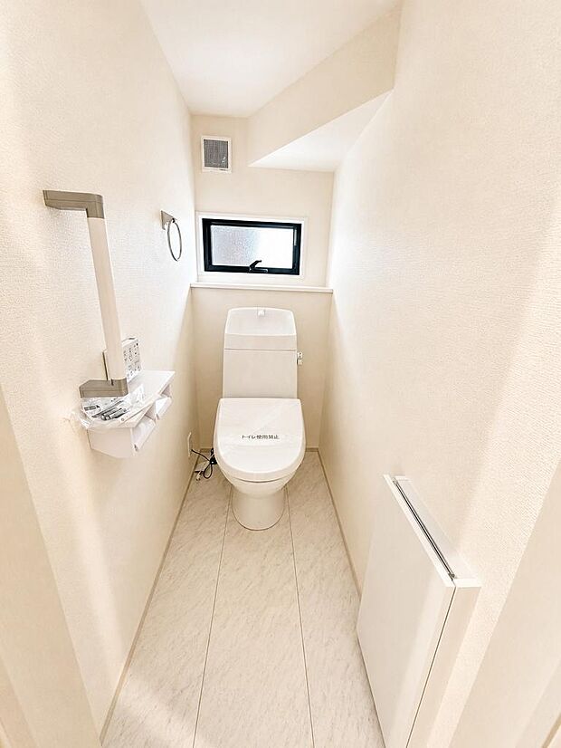 清潔に保ちやすいトイレ空間。毎日の使いやすさに配慮されています。