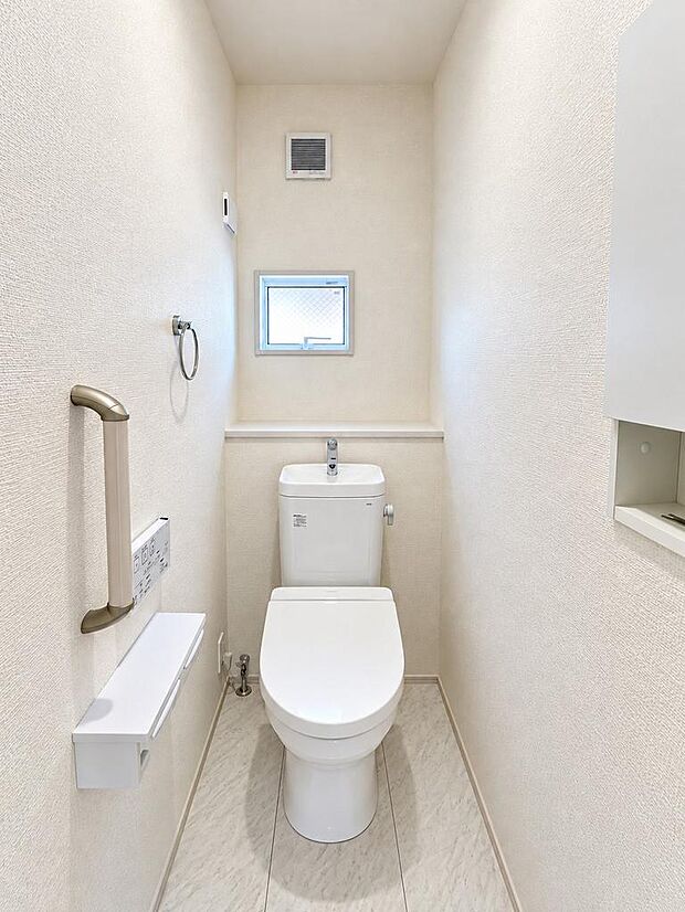清潔に保ちやすいトイレ空間。毎日の使いやすさに配慮されています。