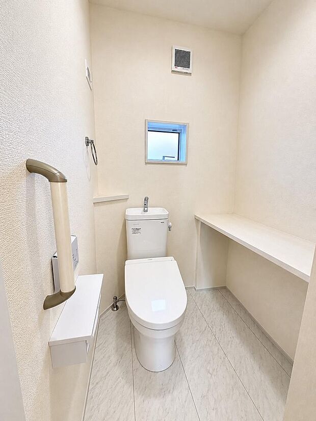 清潔に保ちやすいトイレ空間。毎日の使いやすさに配慮されています。