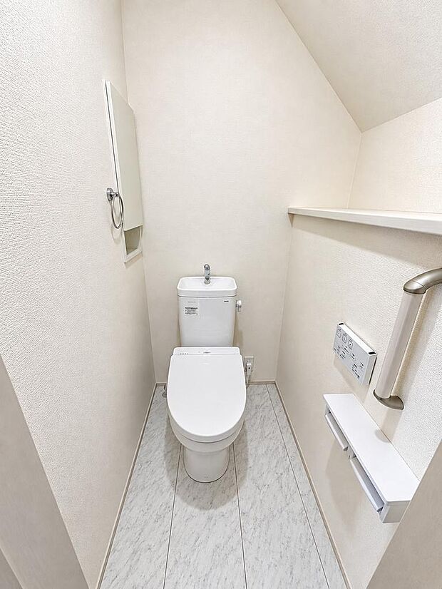清潔に保ちやすいトイレ空間。毎日の使いやすさに配慮されています。