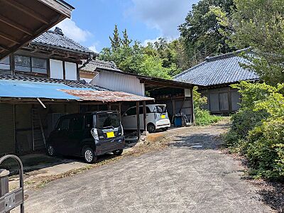 外観:母屋・納屋。土蔵・ガレージ・作業場等複数建物があります 外観:母屋・納屋。土蔵・ガレージ・作業場等複数建物があります