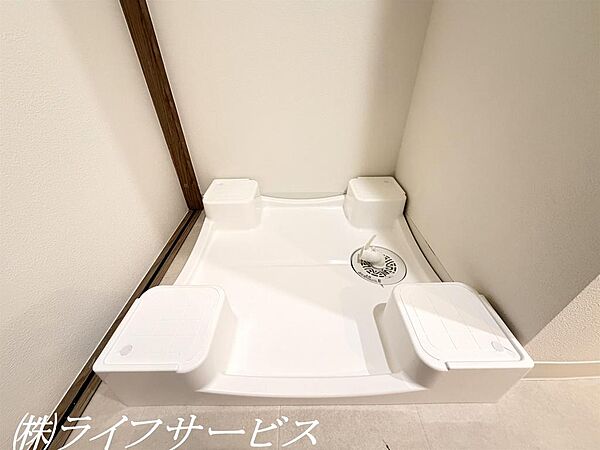 洗濯パン／かさ上げタイプ採用で掃除もらくらく！湿気がこもりません！