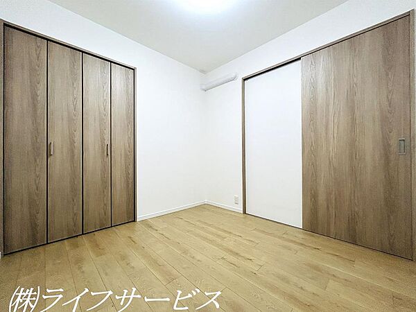 洋室４.５帖／うれしいエアコン先行配管済！クローゼットあり！