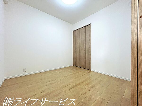 洋室４.５帖／うれしいエアコン先行配管済！クローゼットあり！