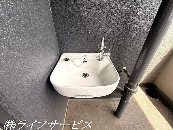 バルコニー／掃除や水やりに便利なスロップシンクあり！