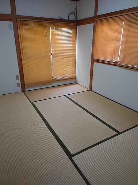 2階和室南向きです