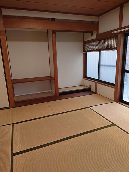 1階和室床の間や書院あります