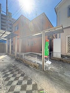外観：平成１９年築　土地３４坪　駐車３台可　室内大変キレイ　スーパー・コンビニも近く生活至便充実の好立地　空家につき即内覧可能です　お電話一本！お気軽にお問い合わせ下さい