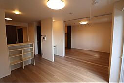 エバープレイス武蔵浦和 102 1階2LDKのリビング/ダイニング