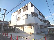 蕨駅より徒歩10分 築8年11ヶ月 3階建の賃貸物件