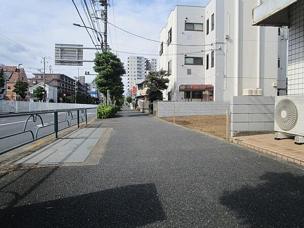 歩道を撮影。