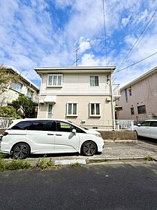 外観:陽当りや通風・仕様設備やお部屋の大きさの比較、近隣・周辺環境や街並みなど、資料には掲載していない情報が現地にはたくさんあります。是非一度、現地をご確認ください。 外観:陽当りや通風・仕様設備やお部屋の大きさの比較、近隣・周辺環境や街並みなど、資料には掲載していない情報が現地にはたくさんあります。是非一度、現地をご確認ください。