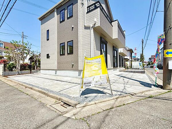 カースペース2台分、ぜひ現地にて、実際の広さや開放感をお確かめください。
