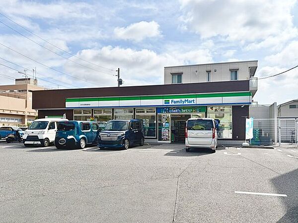 ファミリーマート みのり台駅前通り店まで徒歩約9分（600m）