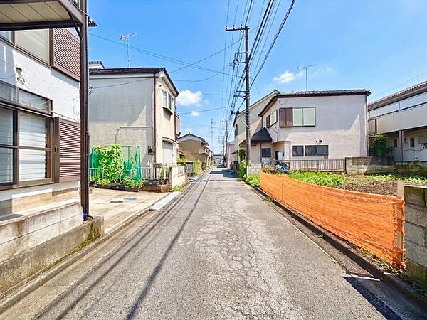 前面道路です、ぜひ現地にて、実際の広さや開放感をお確かめください。
